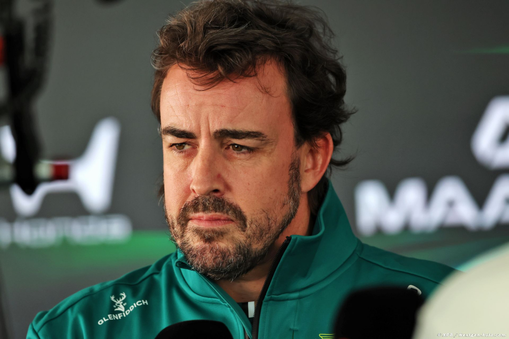 Alonso sait ce qui ne va pas chez Aston Martin… mais ne peut pas tout révéler !