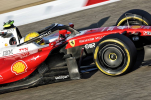 Photo Lewis Hamilton lance un avertissement clair à ses rivaux pour 2026