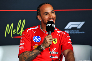 Photo Hamilton : Ferrari est 'affûtée et préparée' pour la saison 2026