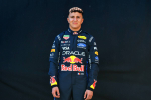 Photo Isack Hadjar vise le podium avec Red Bull… mais garde les pieds sur terre