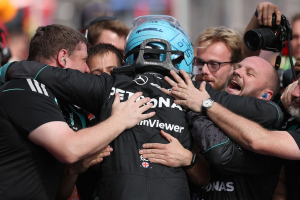 Photo Championnat - Mercedes charge ses batteries d'entrée