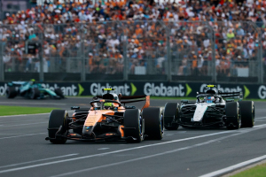 Photo McLaren a entre une demi-seconde et une seconde de retard sur Mercedes