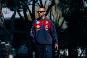 Photo GP de Chine de F1 : l’aileron Macarena présent dès ce week-end, Lewis Hamilton félicite Ferrari