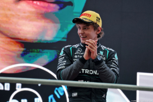 Photo Antonelli confondu avec Räikkönen : Kimi se confie sur sa confusion sur le podium