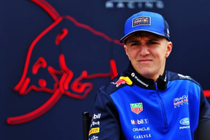 Photo Isack Hadjar enterre la hache de guerre avec Kimi Antonelli après l'incident de Shanghai