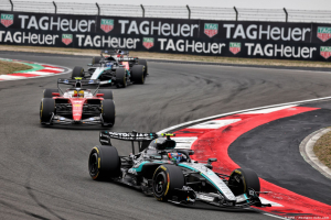 Photo Ferrari ne pense pas que la décision sur le taux de compression aidera à revenir sur Mercedes