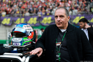Photo Antonelli vainqueur en F1, son père remercie Mercedes et appelle à la patience