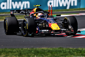 Photo Hadjar proche de Verstappen... dans une RB22 en souffrance