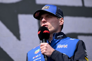 Photo Relations médias - F1 : la FIA appelée à agir après l'incident entre Verstappen et un journaliste