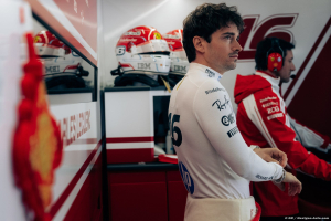 Photo Ferrari se réjouit du 'retour en piste' avec des évolutions après un mois de pause