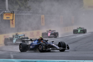 Photo 'Ca semble vraiment mauvais' : les pilotes de F1 et la FIA vont discuter des risques orageux à Miami