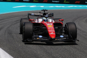 Photo EL1 - Ferrari, McLaren et Verstappen dans le match, Mercedes en retrait