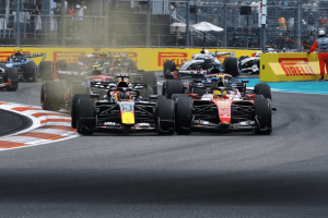 Photo Tension entre Max Verstappen et Lewis Hamilton à Miami : Nous avons perdu notre temps
