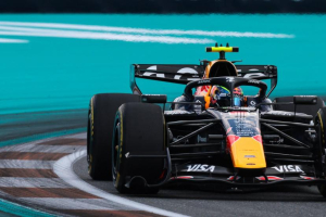 Photo Isack Hadjar, disqualifié des qualifications, prendra le départ du Grand Prix de Miami depuis les stands
