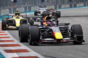 Photo Max Verstappen réplique à Sainz : C’était la jungle à Miami
