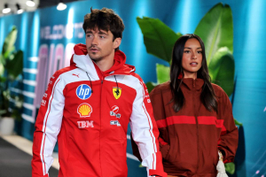Photo Charles Leclerc surpris par une statistique historique chez Ferrari : C’est étrange