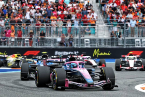 Photo Pierre Gasly implore son équipe de garder le cap pour rester devant le milieu de peloton