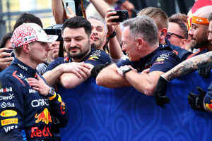 Photo Helmut Marko révèle les coulisses du pari Verstappen : Christian Horner était contre