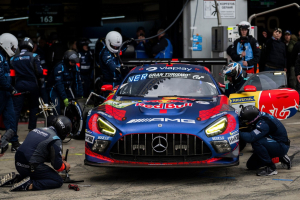 Photo Verstappen bloqué au stand : les raisons de l'arrêt de la Mercedes au Nürburgring