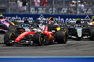 Photo Ferrari piégée par la FIA ? Vasseur critique une décision “injuste”