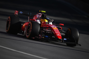 Photo Hamilton retrouve du plaisir pendant que Leclerc galère avec ses freins