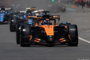 Photo Piastri affiche sa confiance dans McLaren F1 pour le titre et snobe Red Bull