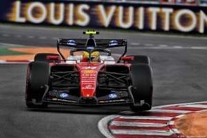 Photo Hamilton espère la pluie pour rapprocher Ferrari de Mercedes
