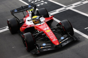 Photo Hamilton innocenté après les qualifications, des amendes pour Aston Martin