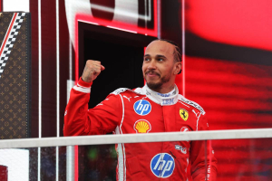 Photo Lewis Hamilton relance Ferrari après son premier grand résultat : Il faut continuer à pousser