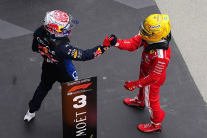 Photo Hamilton et Verstappen taclent encore la F1 2026 malgré le spectacle