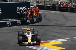 Photo Lawson sauve une Q3 pour Racing Bulls, Lindblad frustré par les pneus