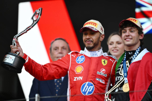 Photo Lewis Hamilton lance un avertissement à Kimi Antonelli : Je vais monter d’un niveau