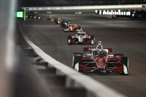 Photo Le roi des ovales Josef Newgarden (Penske) émerge au bout de la nuit à Gateway