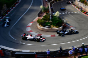 Photo Ocon blâme l'erreur de Pérez pour le contact avec Bearman à Monaco