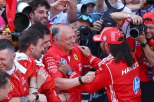 Photo Hamilton signe sa première victoire avec Ferrari au terme d’un thriller stratégique à Barcelone