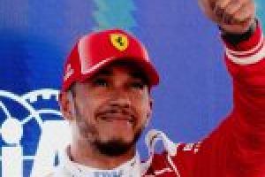 Photo Hamilton savoure une première victoire incroyable avec Ferrari