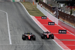Photo Leclerc en plein doute, Hamilton en patron : Ferrari bascule-t-elle ?