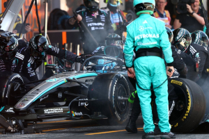 Photo Comment une erreur de Mercedes au stand a handicapé Russell à Barcelone
