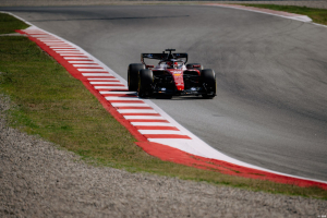 Photo Ferrari, Aston Martin et Cadillac en piste pour les essais Pirelli F1