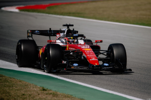 Photo Pirelli boucle deux journées d'essais à Barcelone, Arthur Leclerc et Zhou enchaînent les tours