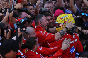 Photo 'Lewis sait comment gagner' : Ferrari doit-elle tout miser sur Hamilton ?