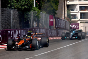 Photo McLaren admet qu'être cliente de Mercedes est désormais un désavantage