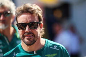 Photo Alonso ne comprend pas qu'Aston Martin F1 ne puisse pas suivre les évolutions 'illimitées' de ses rivales