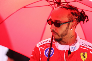 Photo Hamilton explique la blessure au cou qui a affecté sa saison 2025