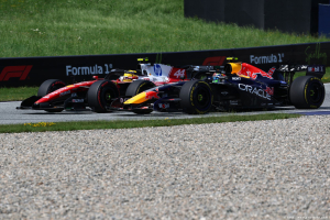 Photo Hamilton parle d'un 'retour à la réalité' brutal... et tacle Verstappen