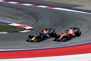 Photo Hamilton s'attend à une Red Bull redoutable après ses dernières évolutions