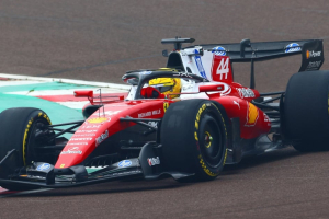 Photo GP de Silverstone: Hamilton se montre lors des essais libres