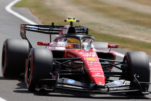 Photo Hamilton est 'fier' et 'reconnaissant' envers Ferrari après sa pole pour le Sprint