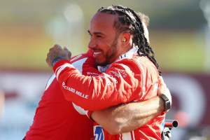 Photo Hamilton aux anges après une pole sprint surprise à Silverstone