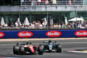 Photo Hamilton a 'tout donné' mais Ferrari doit faire mieux pour 'rester dans le rythme' de Mercedes F1